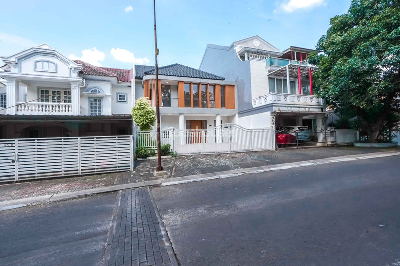 Legenda Wisata Zona Rembrant Blok H3/12