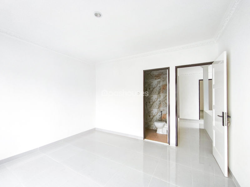 Kota Wisata Cluster Amsterdam No.30 Blok I No.5