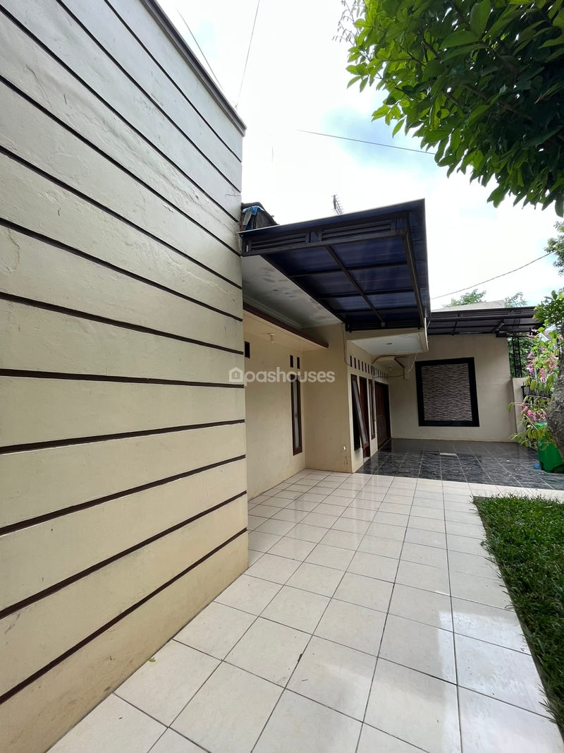 Jalan Gelora 5 Pondok Kacang Timur