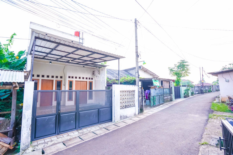 Jalan Makam Pule Depok