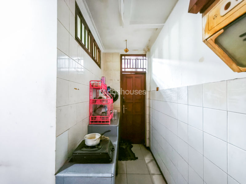 Jalan Taman Sari Blok L