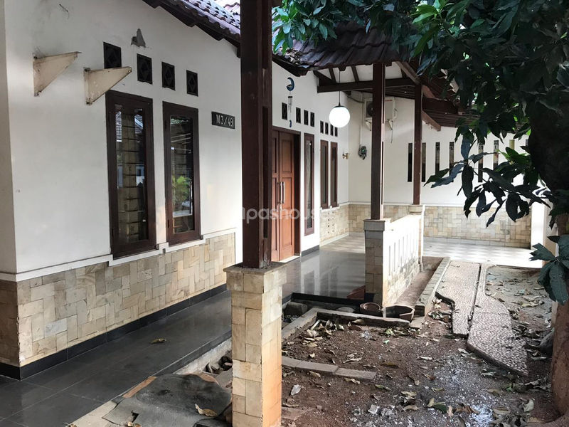 Perum Kota Legenda Dukuh Zamrud Blok M3 No.49