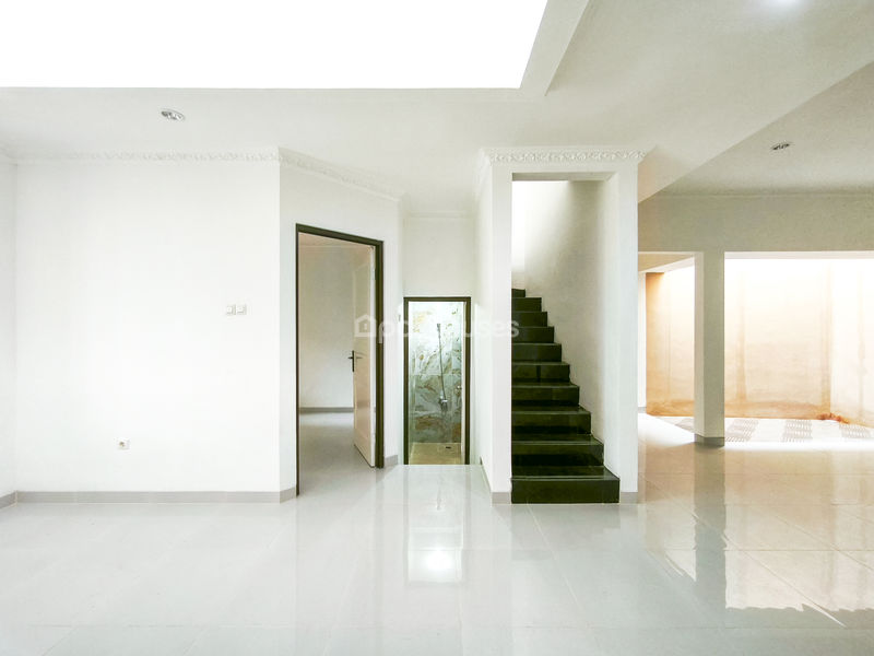 Kota Wisata Cluster Amsterdam No.30 Blok I No.5