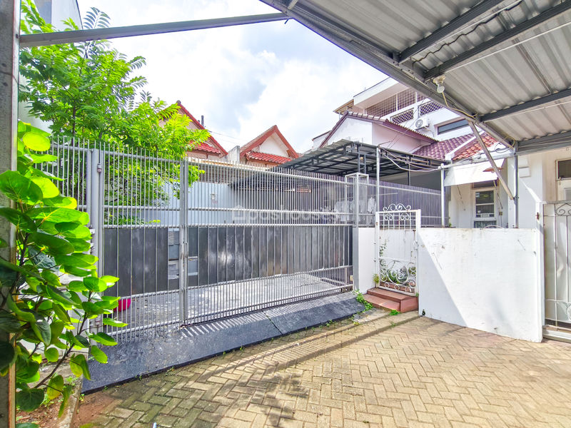 Jalan Dharma Graha IV Blok B8 No.30A