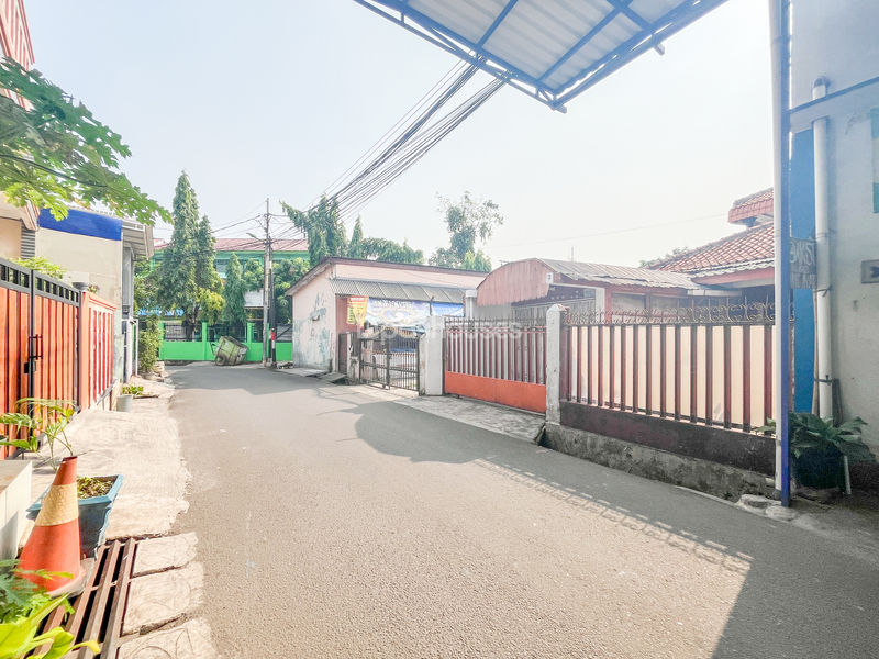 Jalan Kampung Jati Ciracas