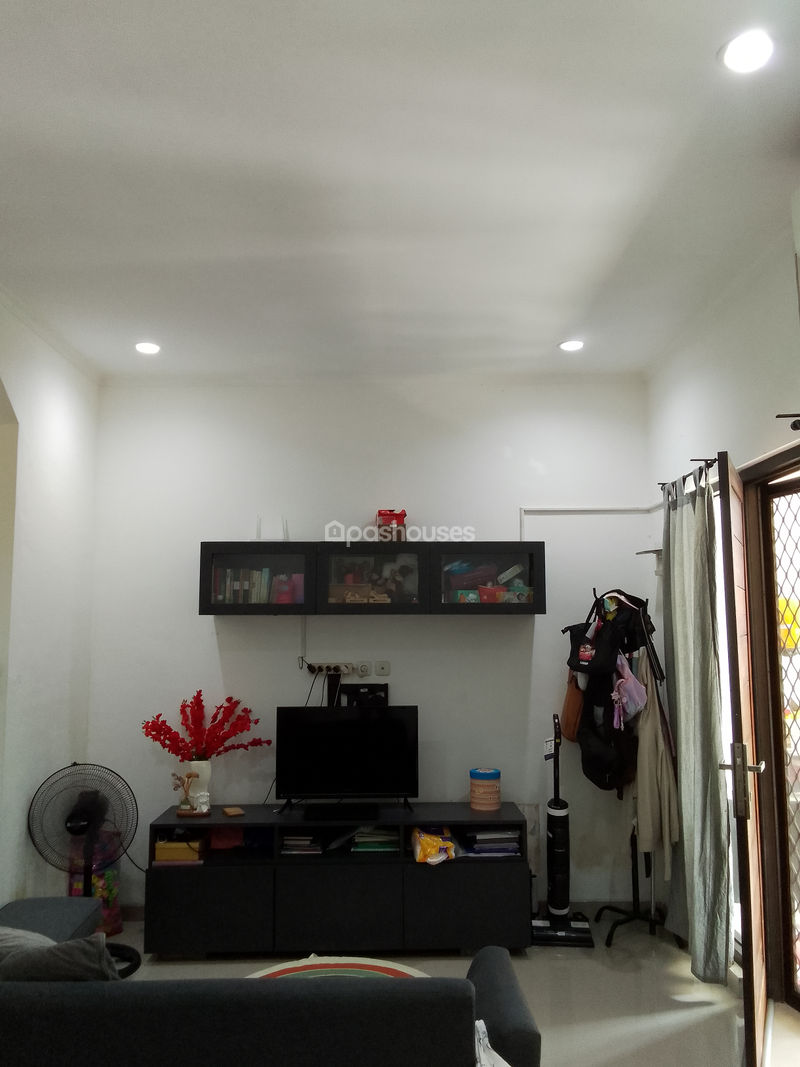 Perumahan Urbana Jatiwaringin Residence Blok D No.6