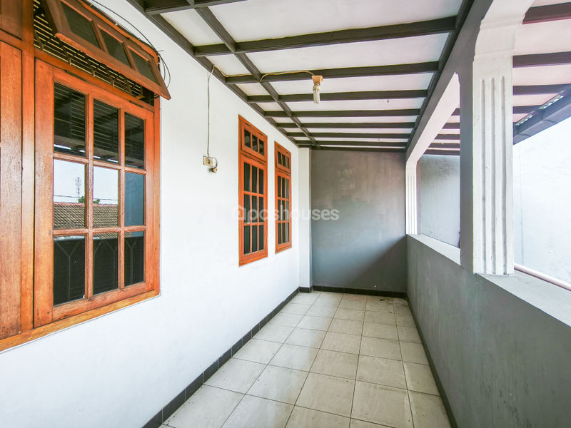 Jalan Taman Sari Blok L