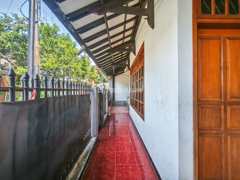 Jalan Taman Sari Blok L