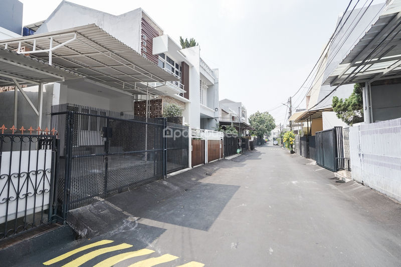 Jalan Kelapa Cengkir Barat VI Blok FN2 No.8