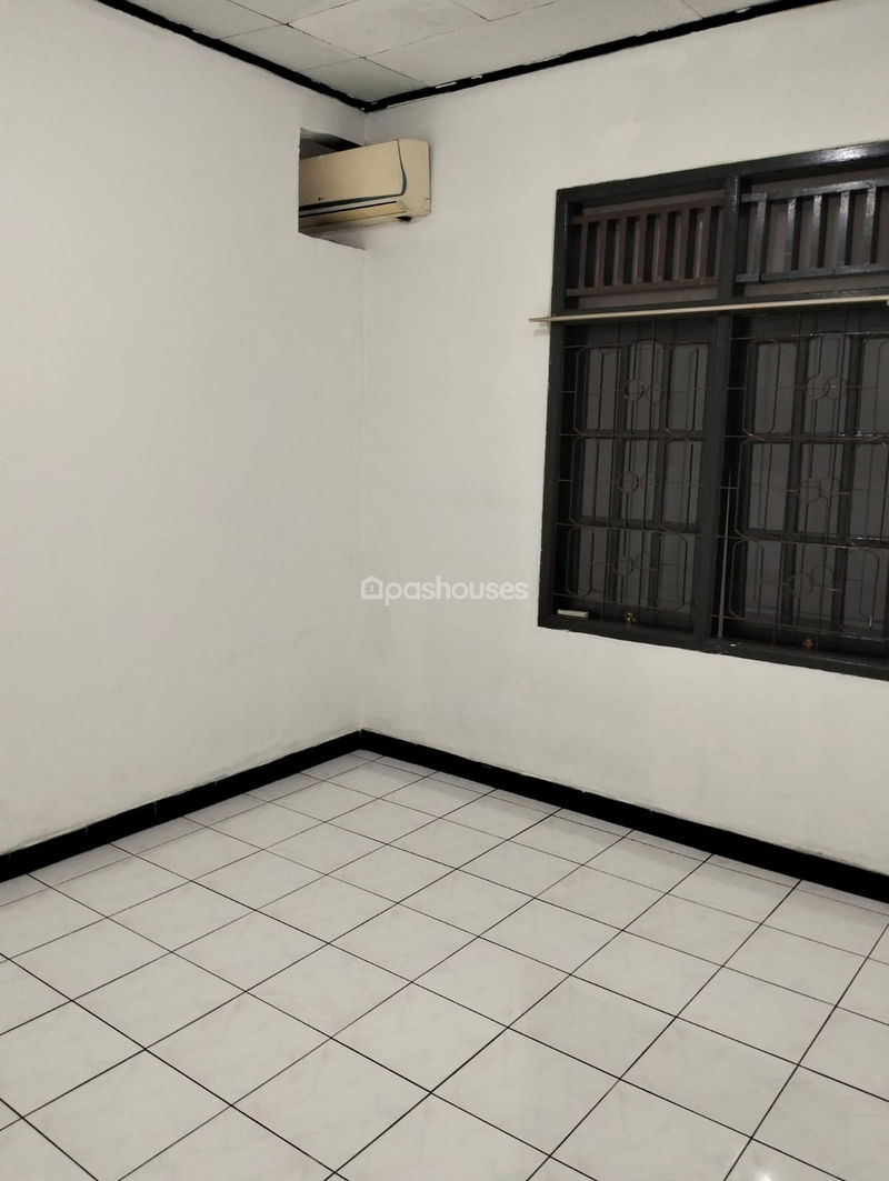 Jalan Raya Tengah