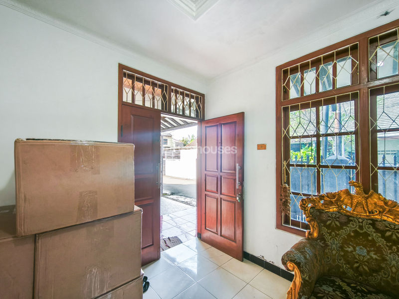 Jalan Taman Sari Blok L