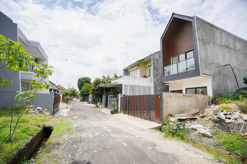 Perumahan Dukuh Zamrud