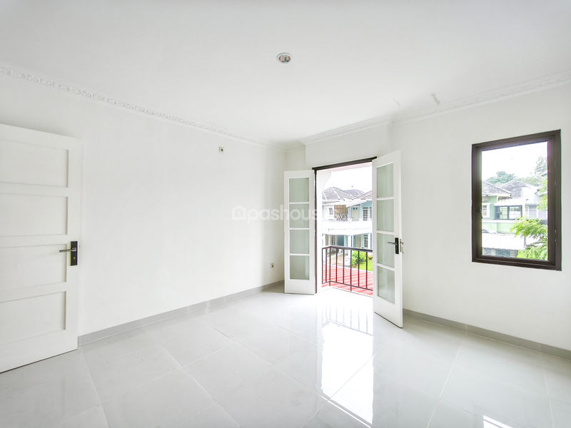 Kota Wisata Cluster Amsterdam No.30 Blok I No.5