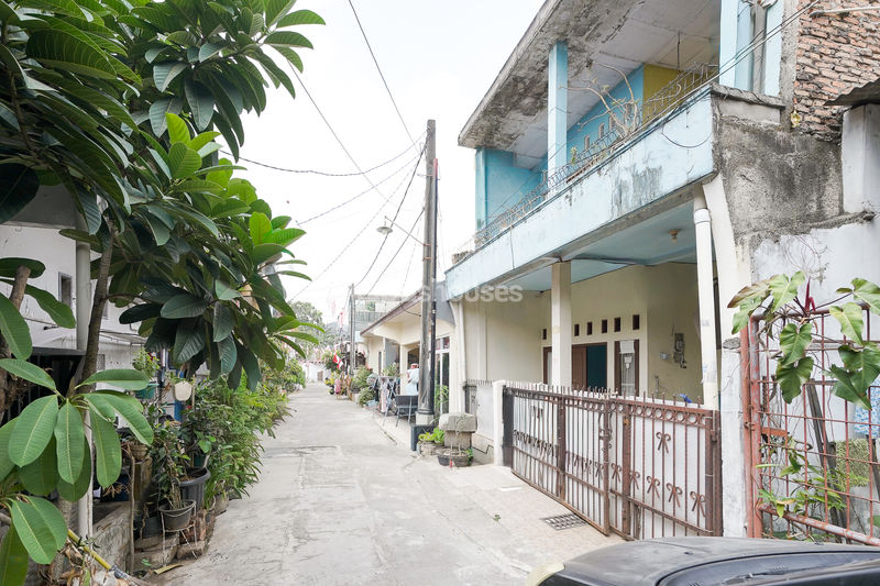 Jalan Tirta Kencana IV Blok E No.303