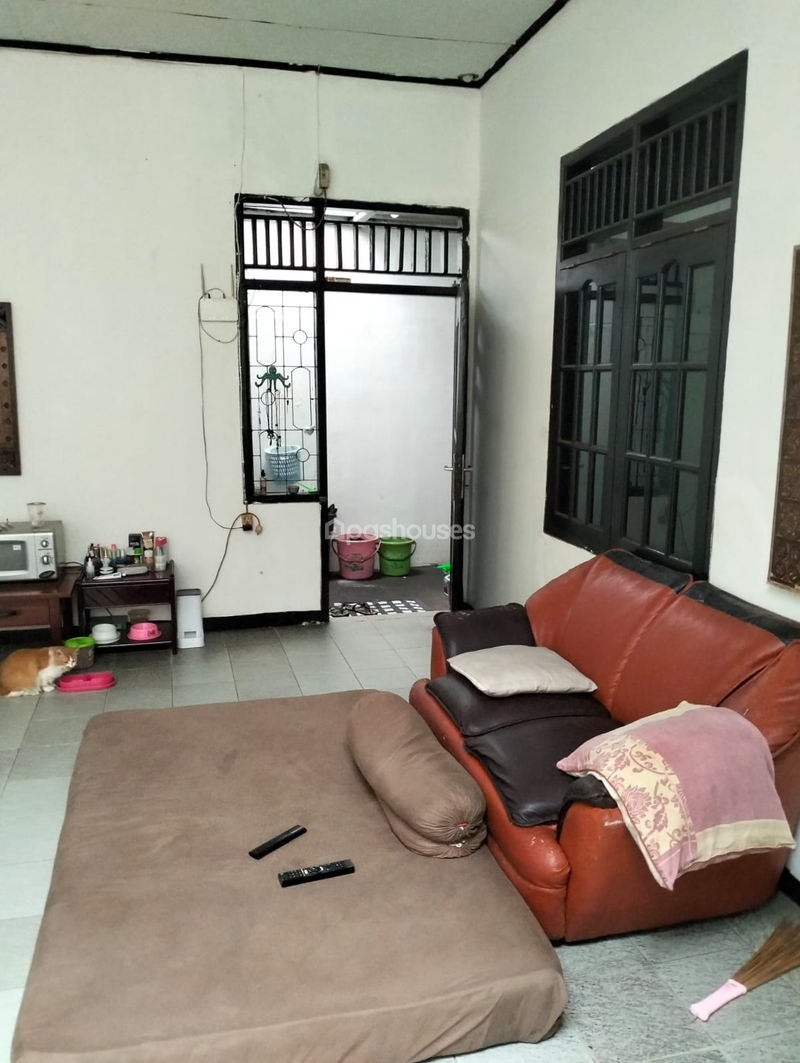 Jalan Raya Tengah