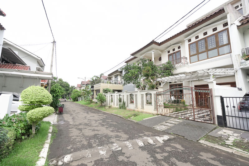 Citra Gran Cibubur Cluster Nusa Dua Blok B8 No.27