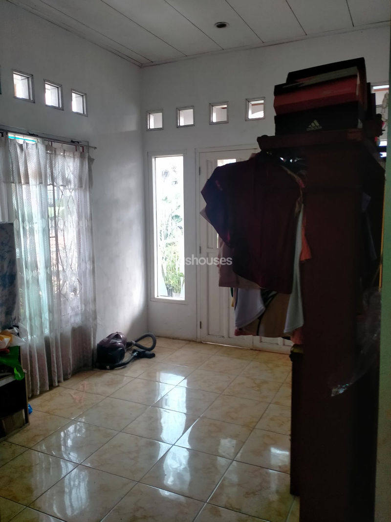 Jalan Kawista Cijantung