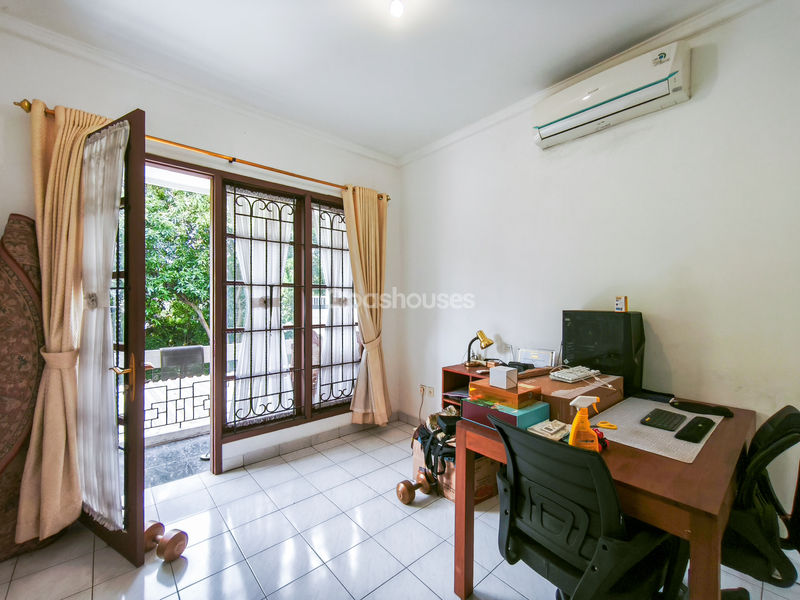 Legenda Wisata Zona Picasso Blok K5/10