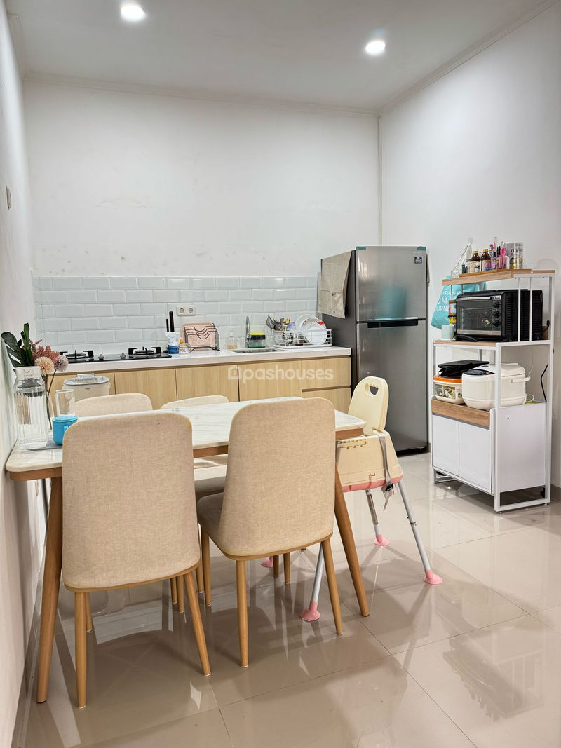 Perumahan Urbana Jatiwaringin Residence Blok D No.6