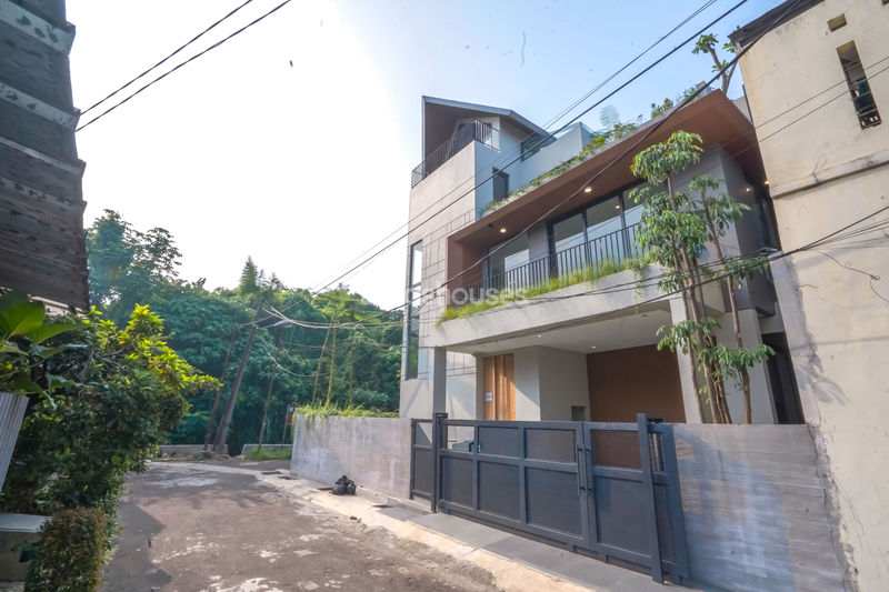 Jalan Sakura F No. 489