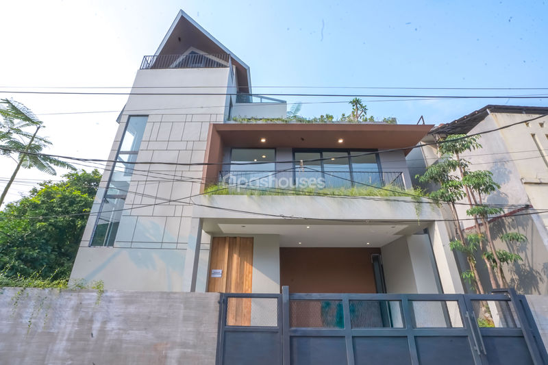 Jalan Sakura F No. 489