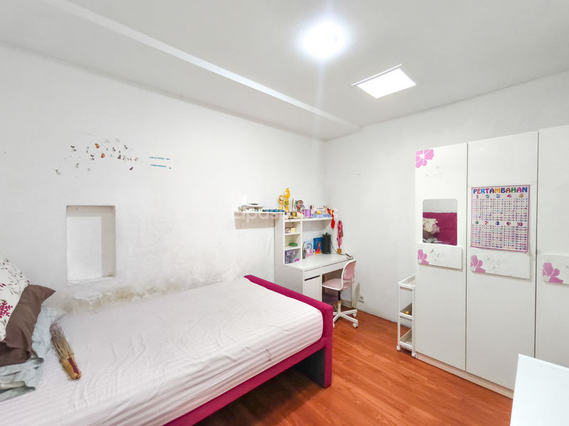 Perumahan Taman Royal 2 Cluster Parahyangan No.7