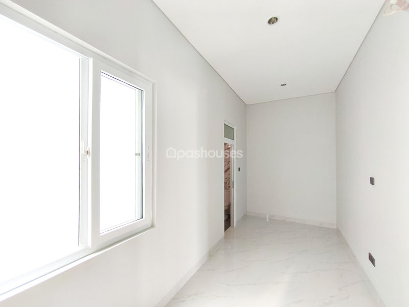 Jalan Kelapa Molek 3 Sektor 8B Blok FA5 No.6
