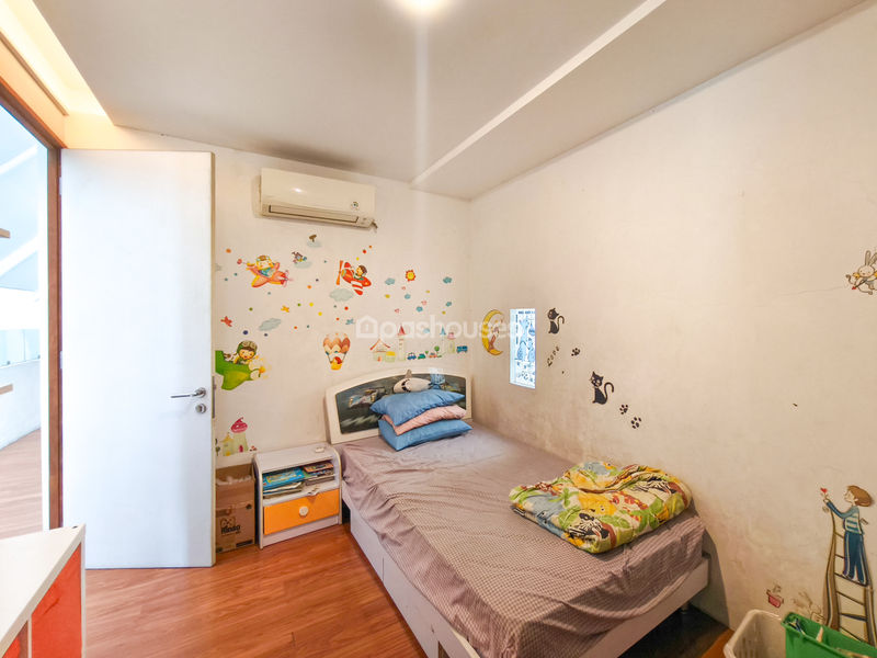 Perumahan Taman Royal 2 Cluster Parahyangan No.7