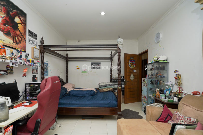 Komplek Billy Moon Blok CE2 No. 5B