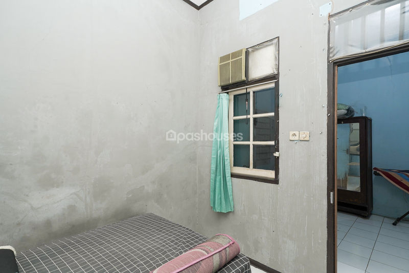 Jalan Tirta Kencana IV Blok E No.303