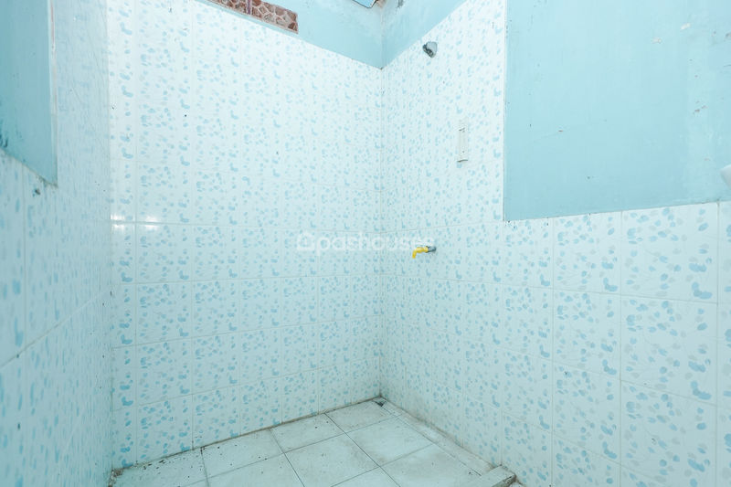 Jalan Tirta Kencana IV Blok E No.303
