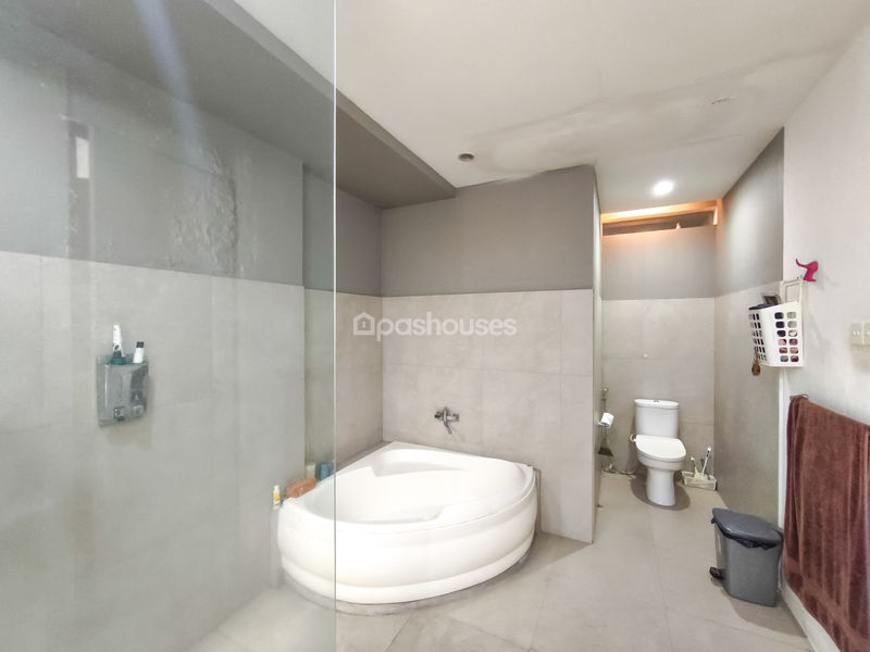 Perumahan Taman Royal 2 Cluster Parahyangan No.7