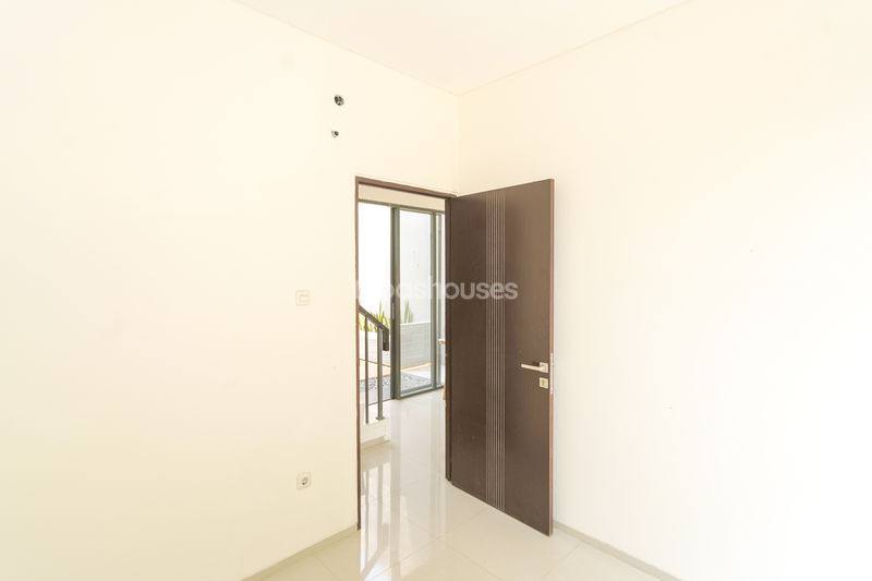 Golden Park 2 Blok R 17