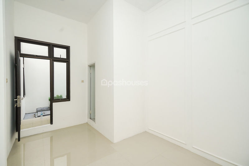 Arya Townhouse 3 Kav 99 No.3