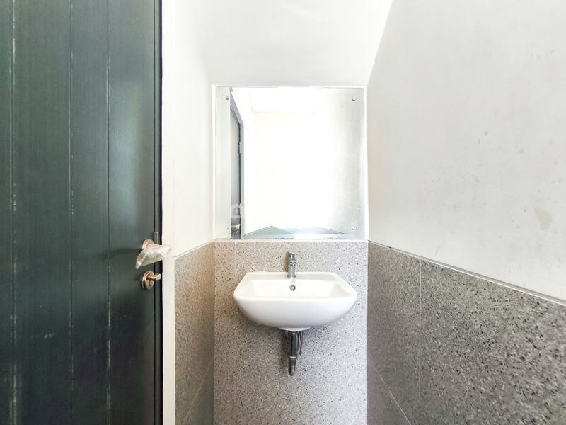 Latinos Business District BSD City Blok B12 No.5