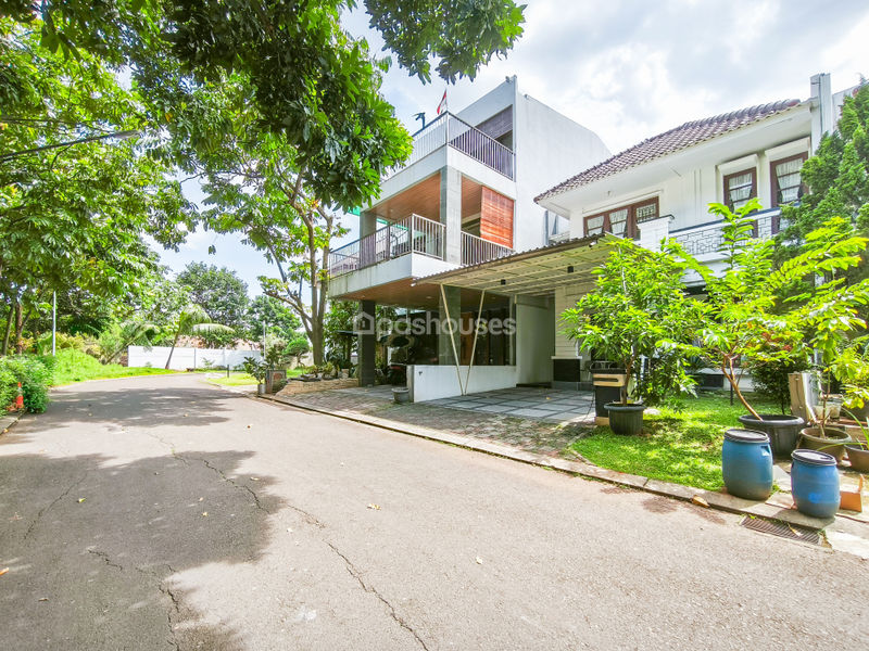 Legenda Wisata Zona Picasso Blok K5/10