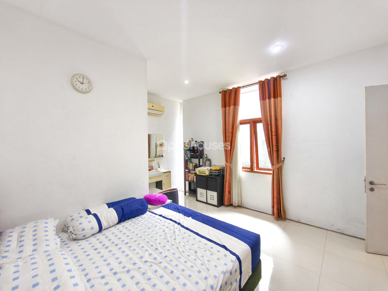 Perumahan Taman Royal 2 Cluster Parahyangan No.7