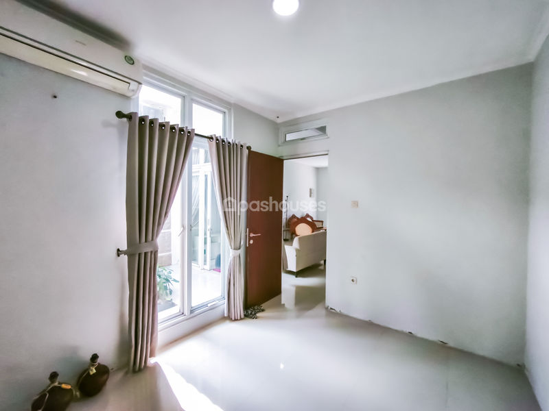 Perumahan Mampang Hills Residence
