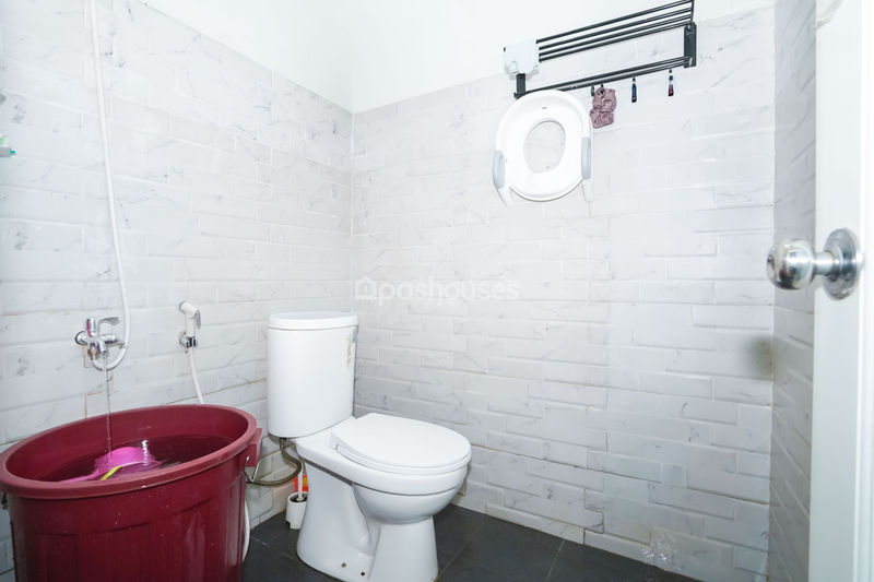 Perumahan Diamond Lake Side Blok G No.6