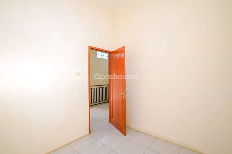 Jalan Makam Pule Depok