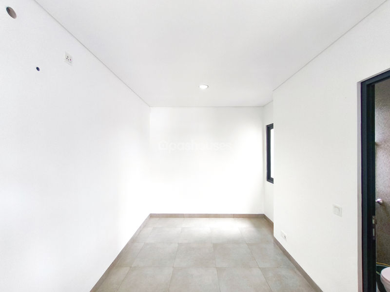 Latinos Business District BSD City Blok B12 No.5