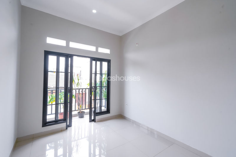 Komplek Megapolitan Cinere Blok J No.334 