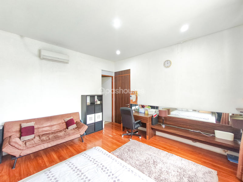 Perumahan Taman Royal 2 Cluster Parahyangan No.7