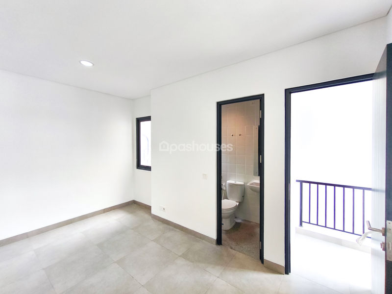 Latinos Business District BSD City Blok B12 No.5