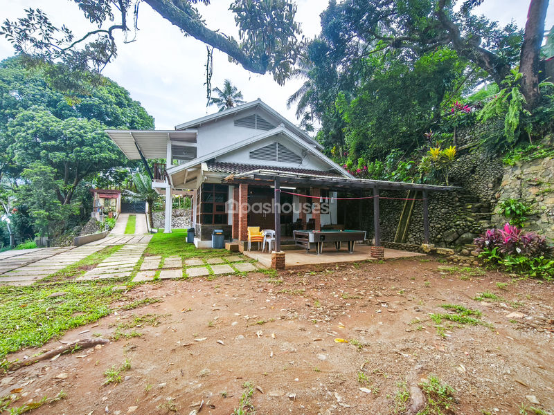 Kampung Ciliwung Riverside
