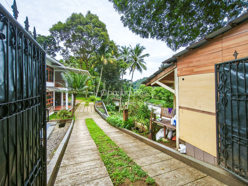 Kampung Ciliwung Riverside