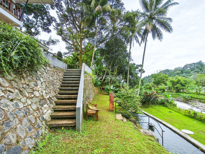 Kampung Ciliwung Riverside