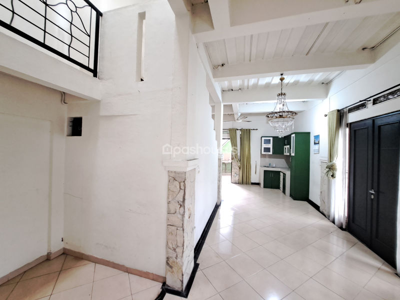 Kompleks Flo Residence Kav 4 No.1