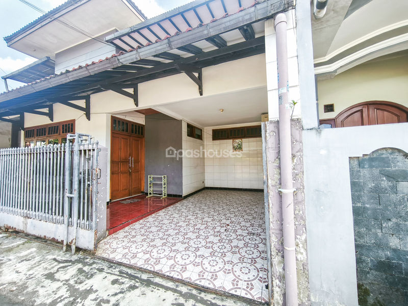 Jalan Taman Sari Blok L