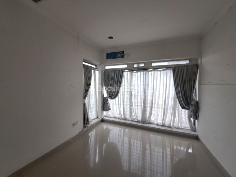 Kompleks Flo Residence Kav 4 No.1